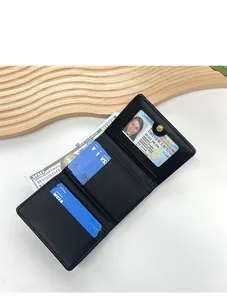Structure interne du portefeuille noir avec fentes bleues pour cartes et poche à billets