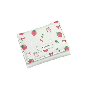 Portefeuille femme blanc imprimé fraises à trois volets avec motifs nœuds et étiquette