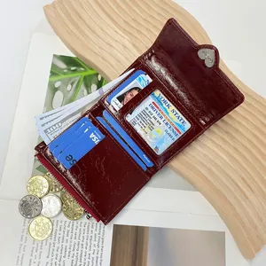 Burgunderfarbene Tri-Fold-Geldbörse aus Ölwachsleder mit Herzschnalle und Kartenfächern