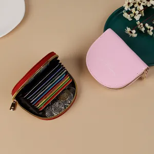 Elegante halfronde laklederen portemonnees in rood en roze met accordeon kaartvakken