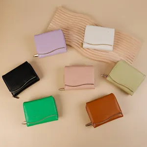 Kurze Damen-Brieftaschen aus weichem Leder in sieben Macaron-Farben mit Goldverzierung