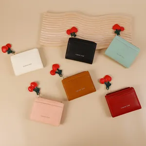 Portefeuilles minimalistes en cuir à pendentif cerise en six coloris avec lettrage doré