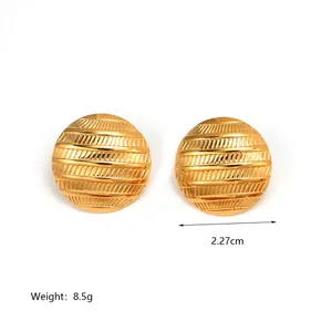 Getextureerde 18K vergulde roestvrijstalen koepel oorbellen met gestreept ontwerp van 2,27cm