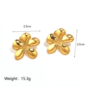 Detail of 18K gold plated flower earrings with texture and dimensions 2.3x2.5cm