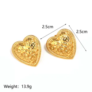 Detail of 18K gold-plated heart earrings with hammer texture and 2.5cm diameter measurement