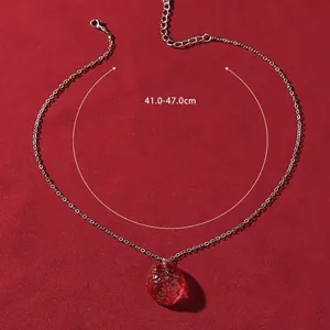 Collana regolabile 41-47cm con ciondolo a forma di cervello rosso traslucido per Halloween