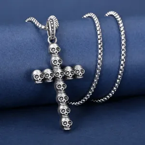 Collier croix crâne punk rétro avec finition argent oxydé et chaîne en acier inox