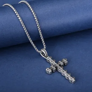 Pendentif croix tête de mort gothique punk pour homme avec finition argent vintage