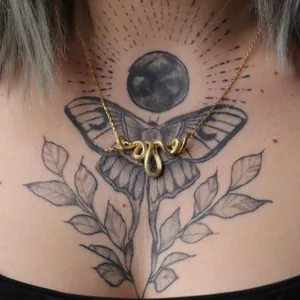 Minimalistische gouden slangenketting met gedetailleerde metalen schubben voor unisex
