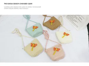 Sacs en paille pour enfants aux couleurs variées avec appliques de libellules en 3D