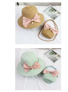 Dettaglio cappello di paglia e borsa abbinata con fiocco a quadri e decoro di perle