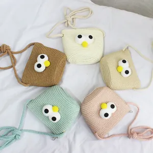 Faltbare Kinder-Strohtaschen mit niedlichen Comic-Augen in fünf Pastellfarben