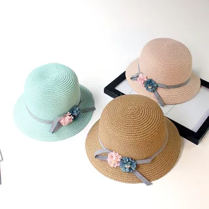 Damen Strohsonnenhüte mit breiter Krempe, Blumenband und gepunkteter Schleife in Pastell