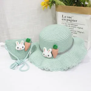 Set cappello di paglia verde menta per bambini con borsa a tracolla e toppe di coniglio