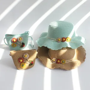 Ensemble chapeau de paille pour enfants et sac assorti avec décorations de fleurs colorées