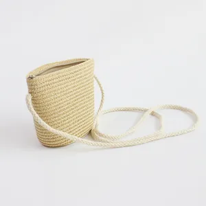 Petit sac bandoulière en paille pour enfants avec sangle en corde et zip pour l'été