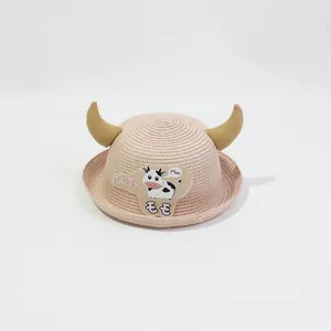 Chapeau de paille d'été mignon pour enfants avec patch de vache et cornes