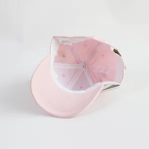 Casquette de baseball rose en coton avec étiquette 100% coton et boucle métallique