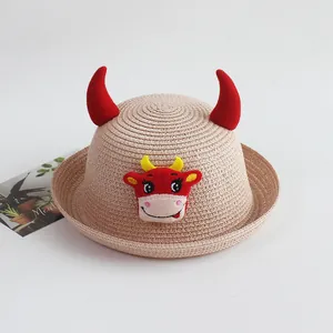 Kinder Strohhut mit süßem Kuh-Patch und roten Hörnern für den Sommerurlaub am Strand