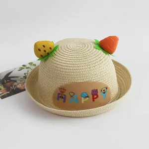 Strohhut für Kinder in Beige mit 3D-Karotten und süßen HAPPY Tier-Illustrationen