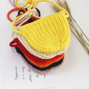 Kleine handgestrickte halbkreisförmige Umhängetasche für Damen und Mädchen in vielen Farben