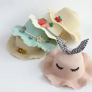 Strohhut Set für Kinder und Damen mit Blumen und Fruchtdekor für den Strandurlaub