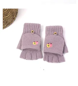Detailed knit flip top gloves with apple embroidery and button closure in light purple
