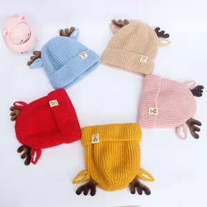 Bonnet tricoté épais d'hiver pour bébé avec bois de renne en cinq couleurs