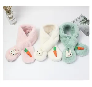 Détails des écharpes pelucheuses pour enfants en rose, blanc, vert avec motifs lapin et carotte
