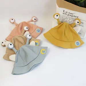 Cappello a secchiello per bambini con occhi di lumaca e orecchie di peluche