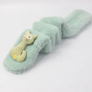 Écharpe en peluche vert menthe douce pour enfants avec breloque chat mignonne