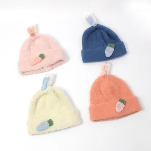 Niedliche Baby Wintermützen mit Hasenohren und Karotten-Patch in vier Farben für warme Köpfe