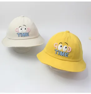 Detail von Kinder-Fischerhüten aus Baumwolle mit Stickerei und GOOD TIME Schriftzug