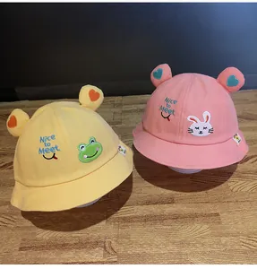 Dettagli di cappelli da pescatore per bambini con rana gialla, coniglio rosa e orecchie 3D