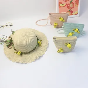 Set cappello di paglia per bambini e borse a tracolla ape con decorazioni foglia