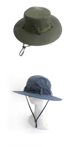 Detail van outdoor zonnehoed met drukknopen aan de zijkant en verstelbaar winddicht koord