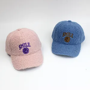 Warme Teddy-Fleece-Baseballkappen für Kinder mit Smile-Stickerei in Pink und Blau