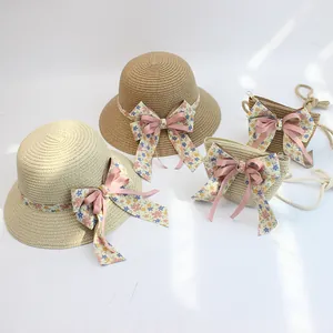 Stroh-Sonnenhut für Mädchen und passende Tasche mit floraler Schleife für den Sommer