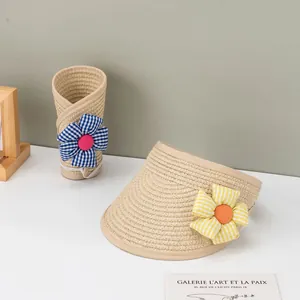 Rollbare Sommer-Strohhut-Sonnenblende für Mädchen mit süßen karierten Stoffblumen
