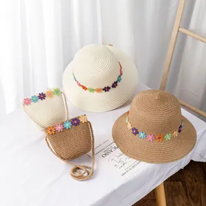 Strohhut-Set für Mädchen mit passender Umhängetasche und Blumen für den Sommerurlaub