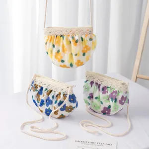 Tres mini bolsos bandolera con estampado floral para niña y borde de encaje