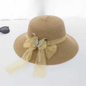 Damen Strohhut in Khaki mit breiter gewellter Krempe und eleganter Tüllschleife mit Perle