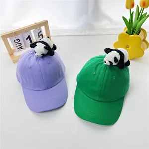 Panda-Baseballkappen für Kinder in Violett und Grün mit Plüschtier-Dekorationen