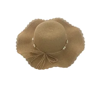 Damen Sommer Strohhut Strandhut mit Wellenrand und böhmischer Perlen-Schleifen-Deko