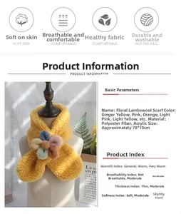 Détail d'une écharpe en polaire jaune gingembre avec motifs floraux pour enfants