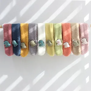 Écharpe Chaude d'Hiver pour Enfants Bébé Dinosaure Dessin Animé Velours d'Agneau Tour de Cou Fille Garçon Extérieur Écharpe Peluche