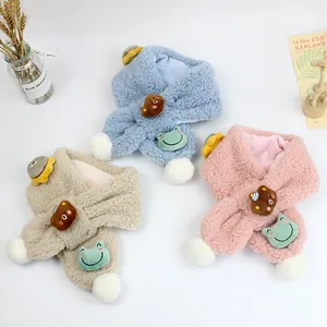 Plüsch-Kinderschals mit Tiermotiven in Blau, Rosa und Beige mit weißen Bommeln