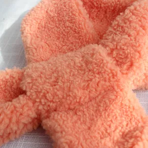 Écharpe d'hiver corail en laine d'agneau pour enfants, texture pelucheuse chaude et douce