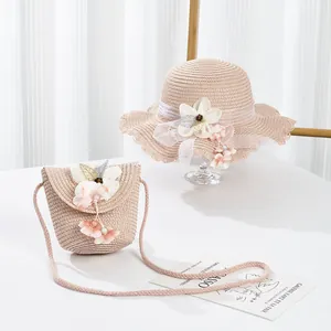 Rosa Strohhut mit Wellenrand und passende Umhängetasche für Mädchen Strandurlaub