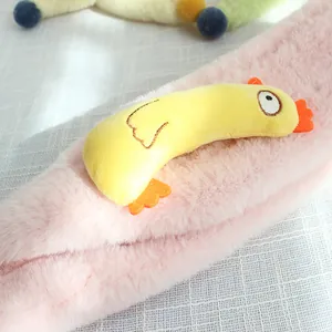 Écharpe d'hiver rose en peluche pour enfants avec une décoration poussin 3D mignonne